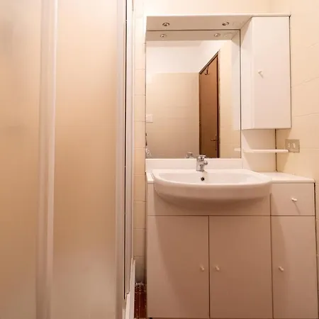 Lakefront With A View, Parking And Swimming Pool 아파트 네소