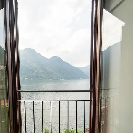 Апартаменты Lakefront With A View, Parking And Swimming Pool