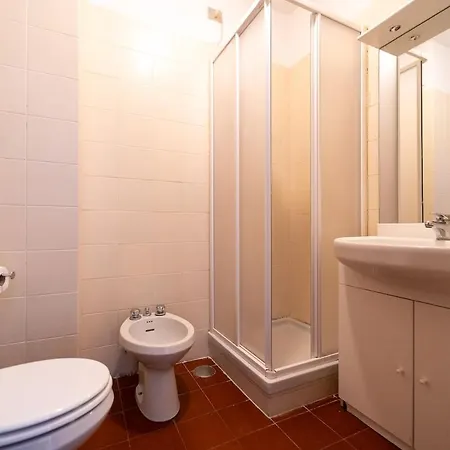 아파트 Lakefront With A View, Parking And Swimming Pool 네소